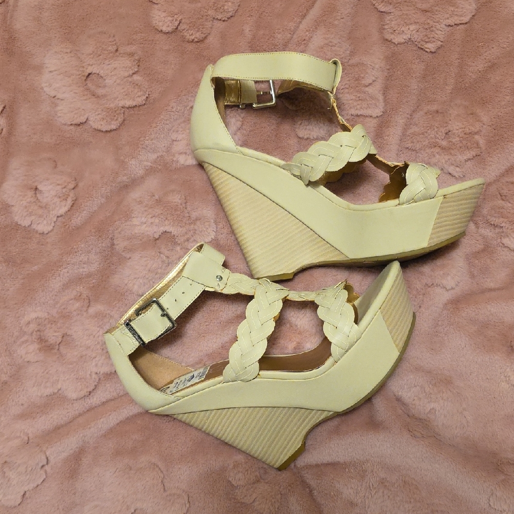 NEVER WORN, BCBG Women's Cream Wedge Sandals